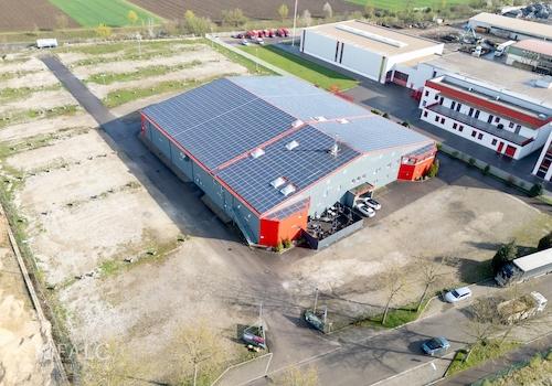 Gebäude mit Grundstück aus SüdWest