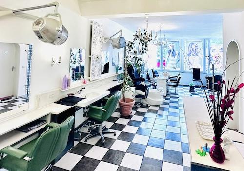 Blick zur Schaufensterfront