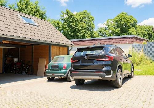 Garage und Stellplatz 