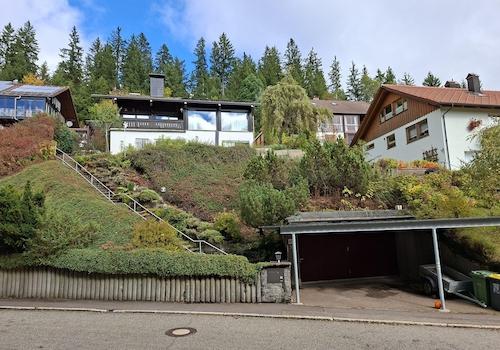 Doppelgarage und Carport