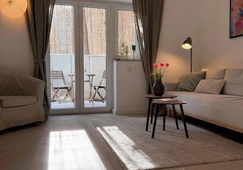 Wohnzimmer mit Terrasse 