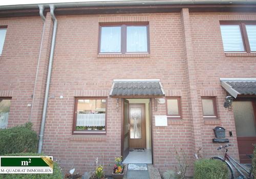 Eingangsbereich und Vorgarten Reihenmittelhaus