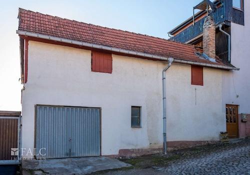 Nebengebäude m. Garage