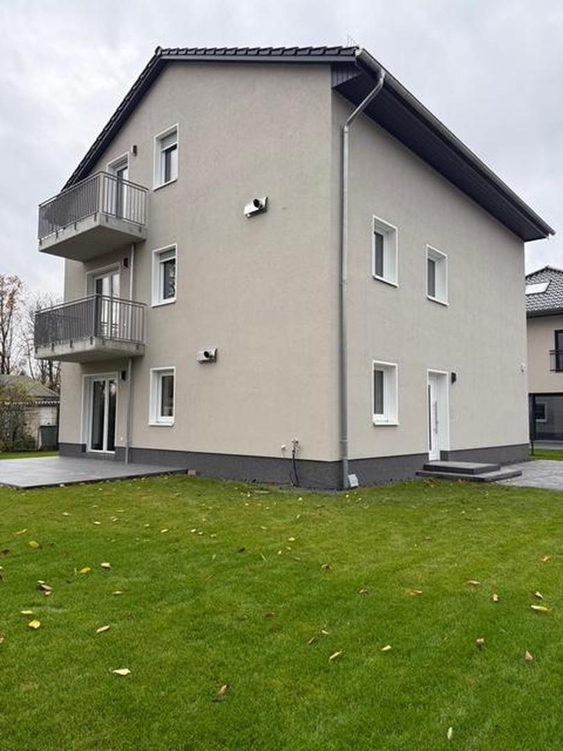 Gartenseite + Eingang 