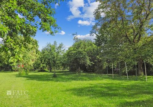 Garten o. Platz für Wohnhaus