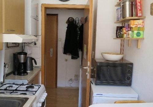 Küche mit Blick zum Flur