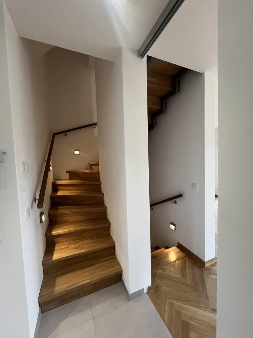 Treppe zum OG und zum UG