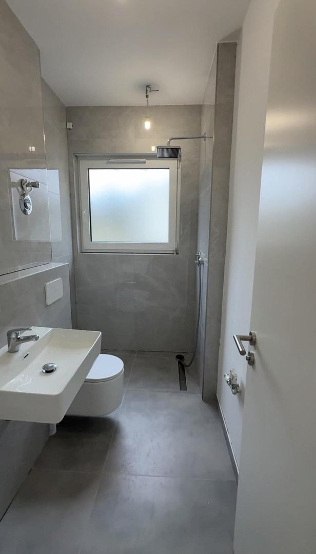 Badezimmer mit Dusche