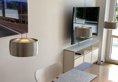 Wohnzimmer mit schwenkbarem TV