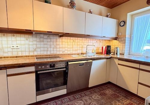 Küche mit Einbauküche