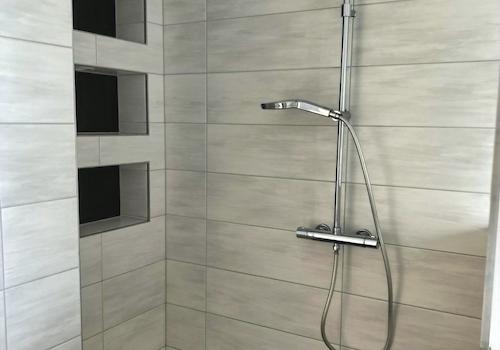 modernes Duschbad