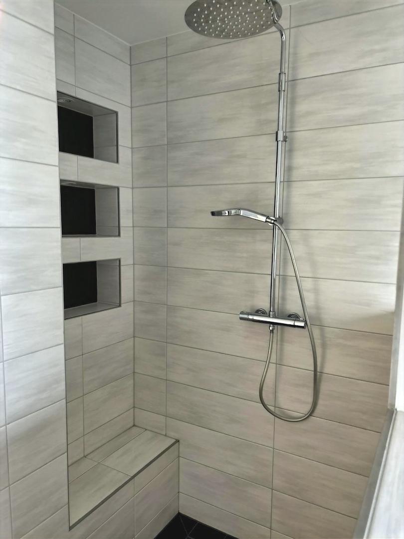modernes Duschbad