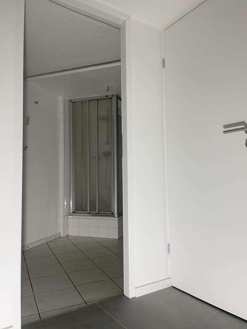 Bad im Keller mit Dusche