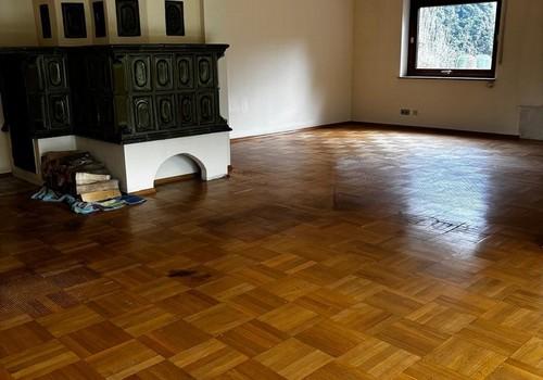 Wonzimmer mit Kachelofen