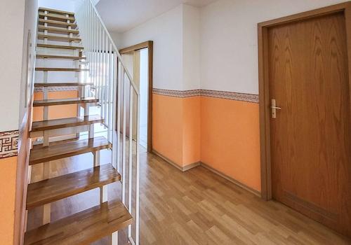 Flur mit Treppenaufgang