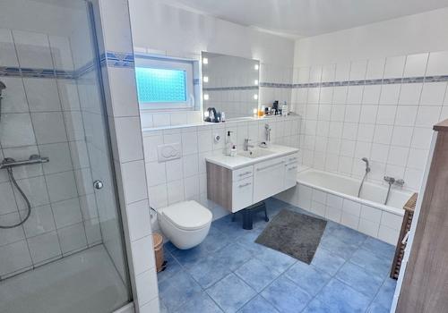 Dusch- und Wannenbad