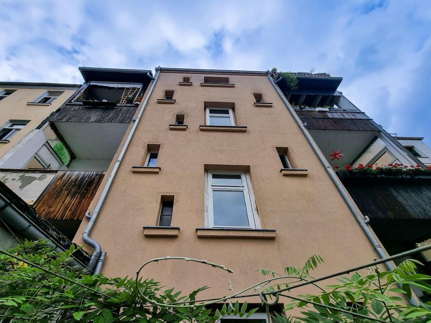 Gebäuderückseite