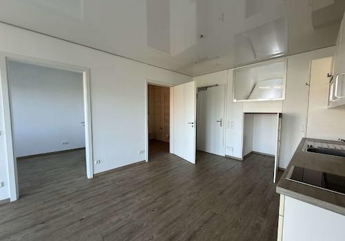 Blick Richtung Schlafzimmer, Bad & Eingangsbereich