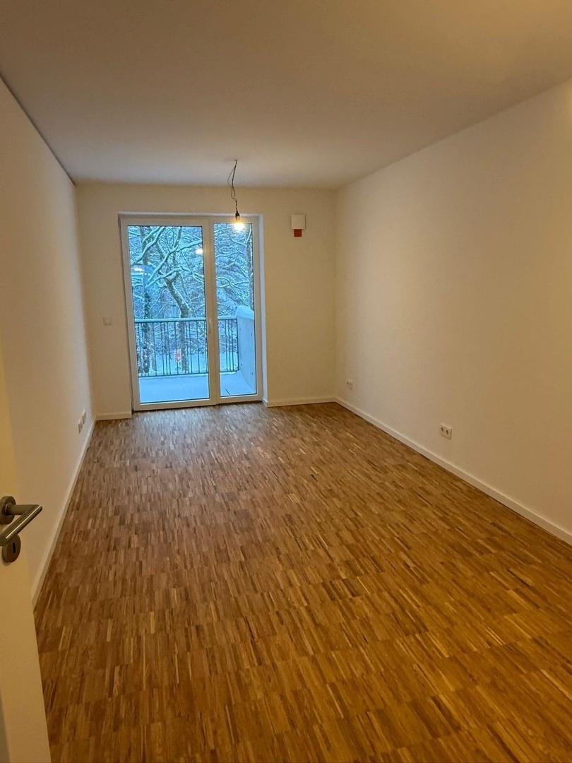 Wohnzimmer mit Balkon