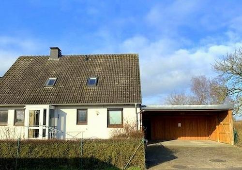 Doppel-Carport mit viel Platz