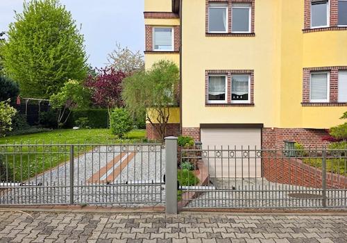 Außenstellplatz + Garage