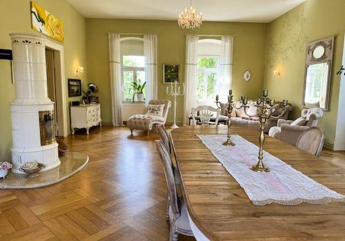 Wohnbereich mit Blick zum Esszimmer