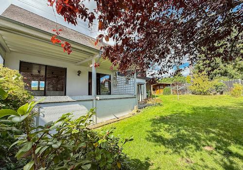 Große, überdachte Terrasse