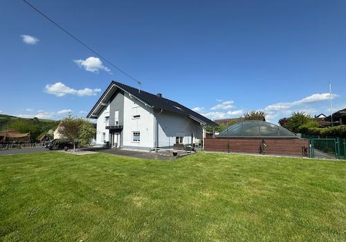 Seitenblick mit Pool