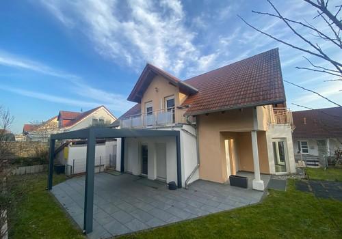 Gartenansicht mit Pergola