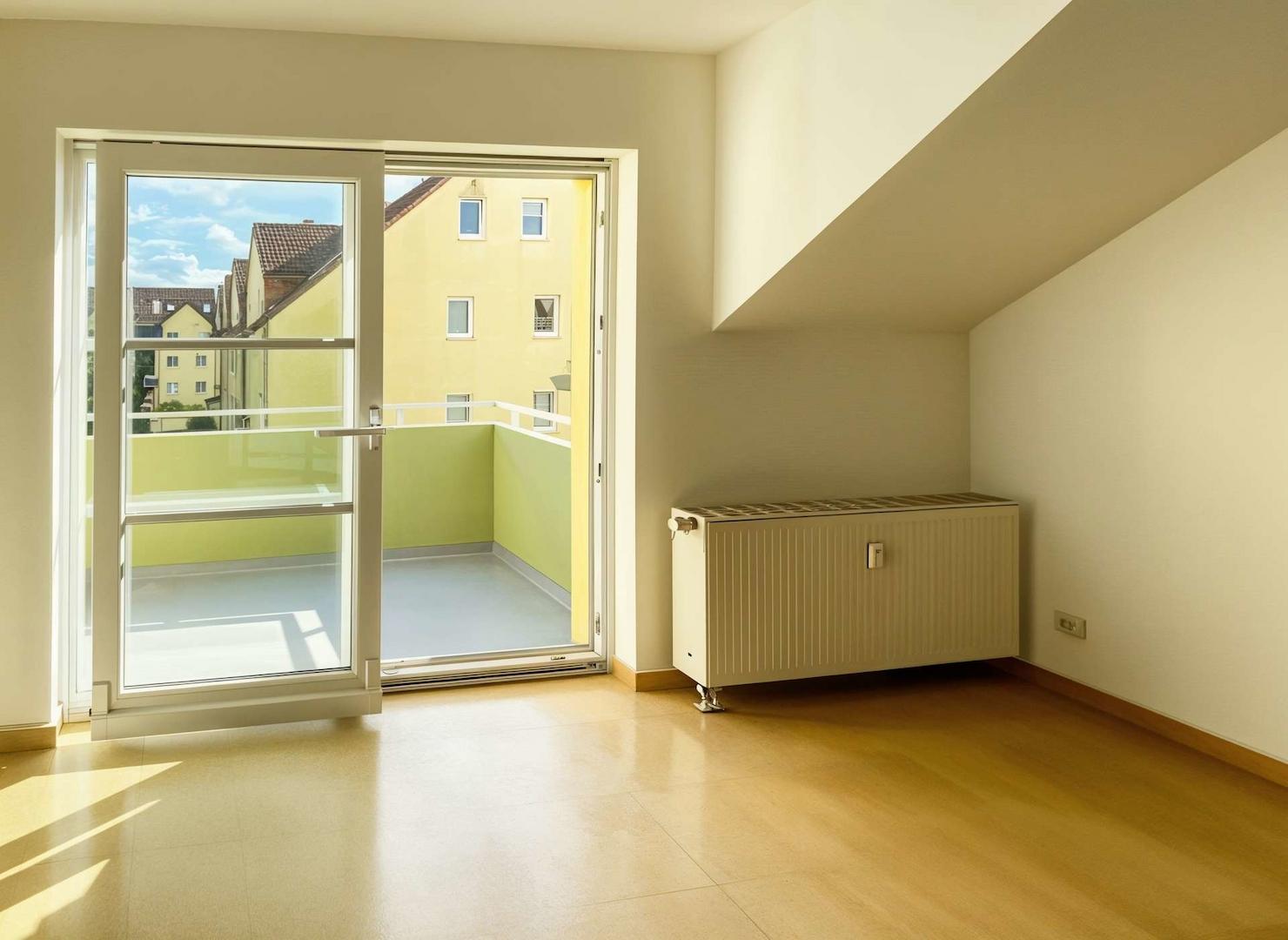 Wohnküche mit Balkonzugang