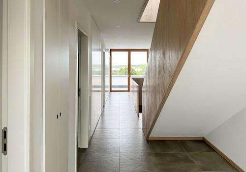 Flur mit Einbauschränken