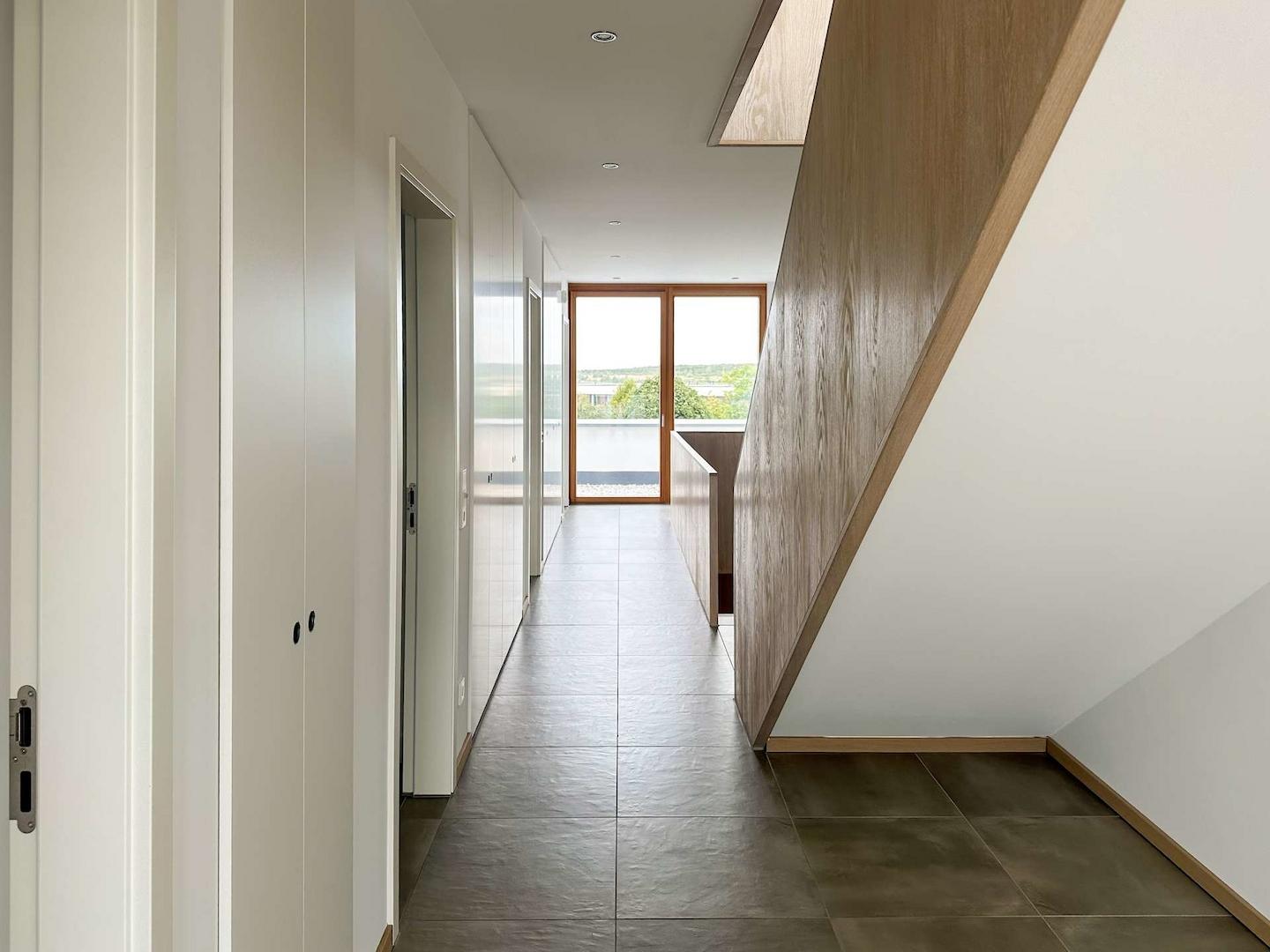 Flur mit Einbauschränken