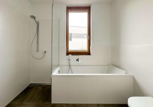 Tageslicht-Gäste-Badezimmer