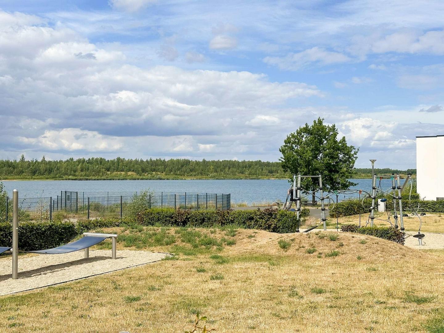 2 Minuten Gehweg zum See