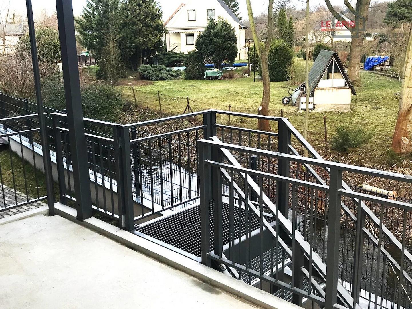 Aussicht Balkon Küche u. Zugang zur Terrasse