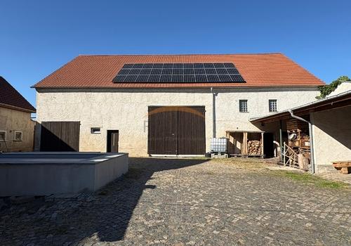 Hofansicht mit großer Scheune