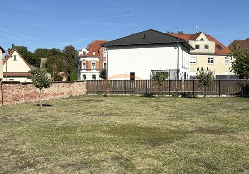 Grundstück hinter Scheune