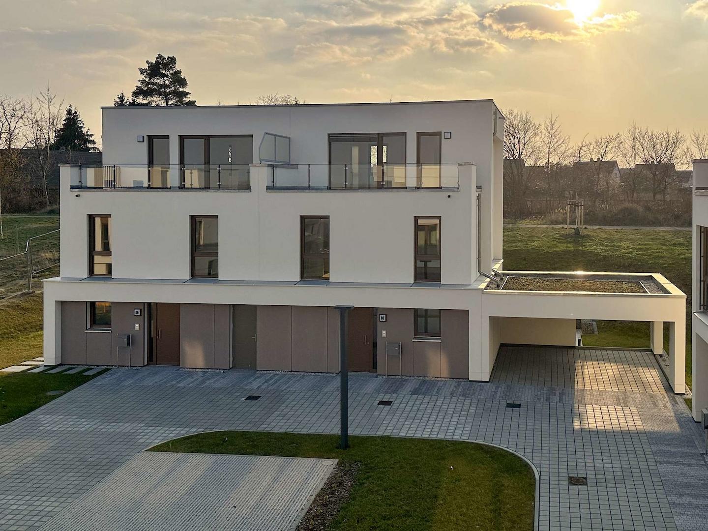 Doppelhaushälfte mit Carport