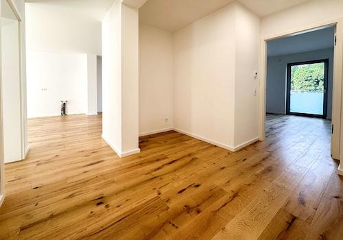 Empfang mit viel Stauraum