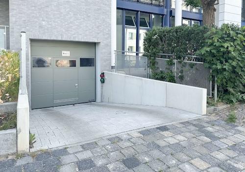 Tiefgarageneinfahrt