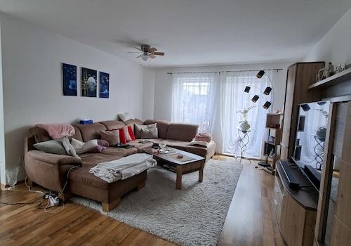 Wohnzimmer Blick zum Balkon