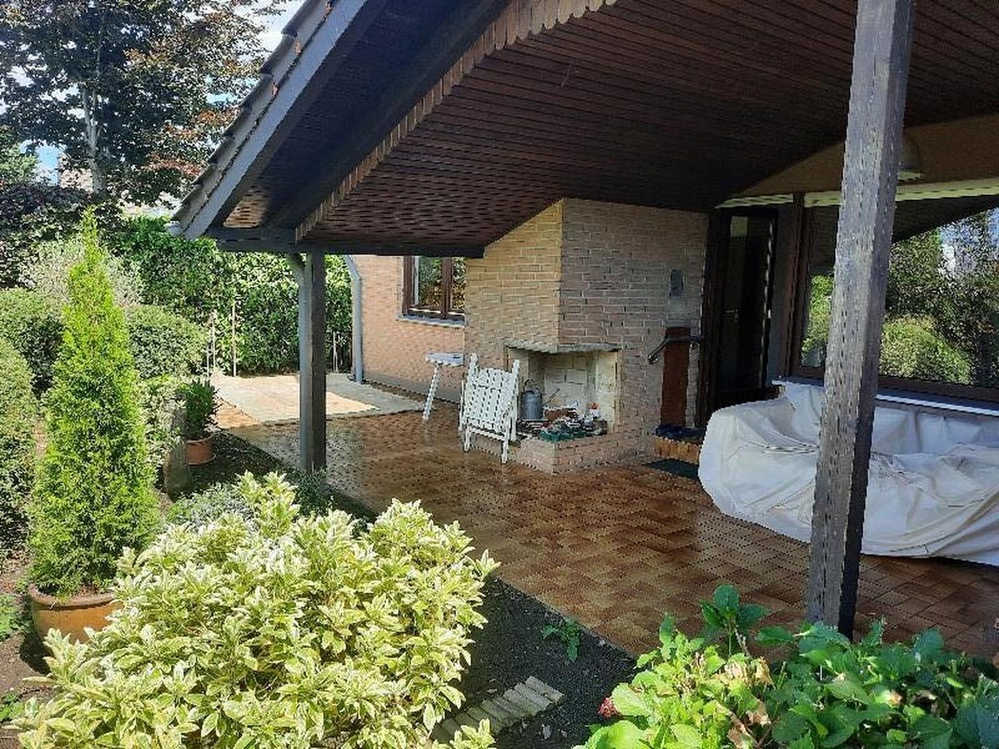 Terrasse mit Außenkamin