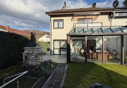 Garden with conservatory
