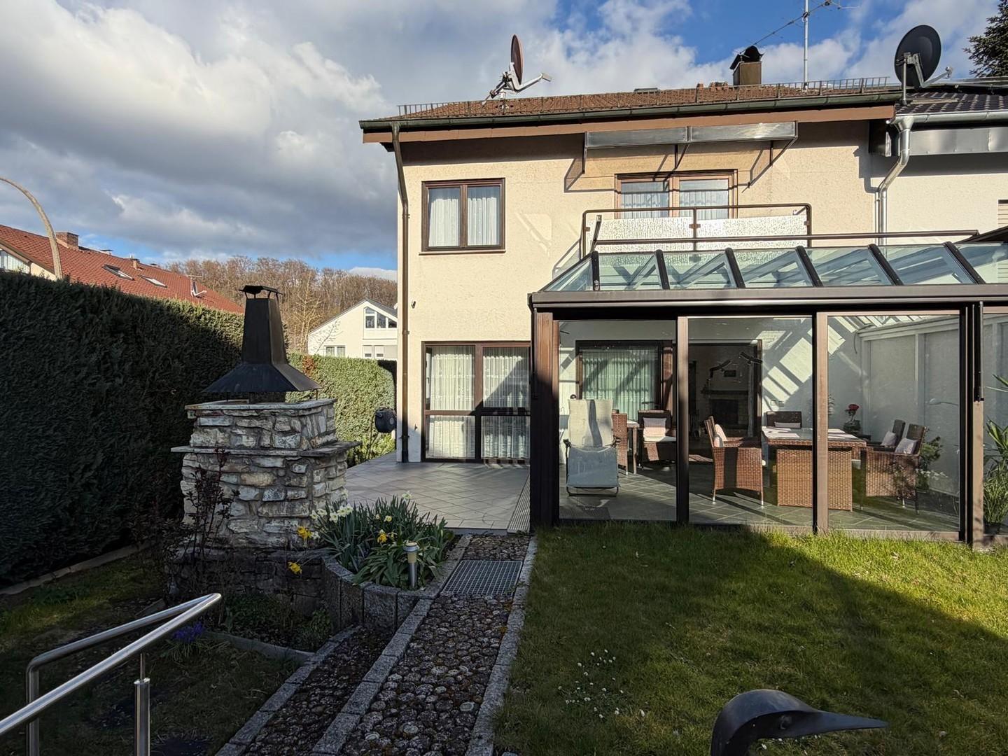Garden with conservatory