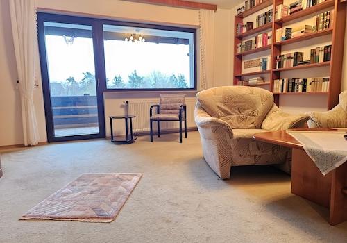 5241 - Wohnzimmer Blick Richtung Balkon