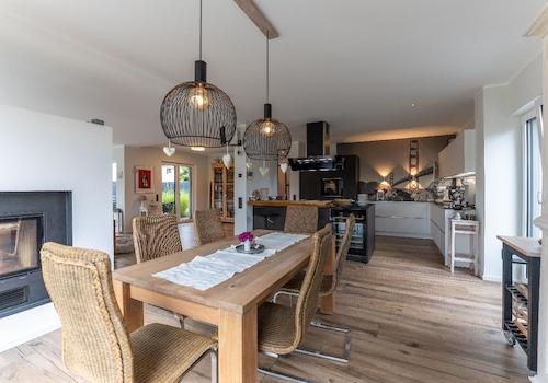 Essbereich mit offener Küche