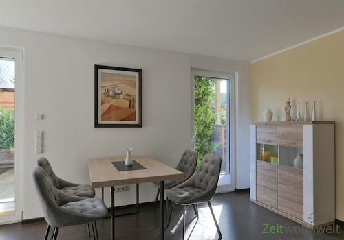 Esstisch und Kommode