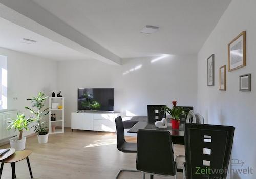 Esstisch im Wohnzimmer