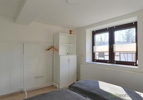 Kleiderstange im Schlafzimmer