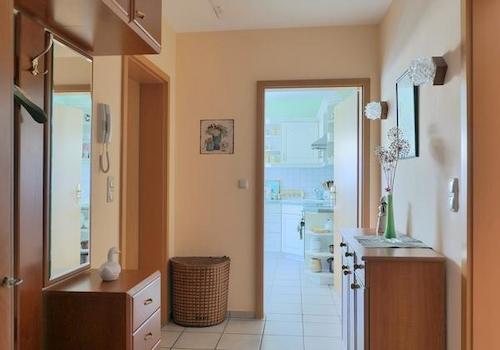 Wohnungsflur mit Garderobe